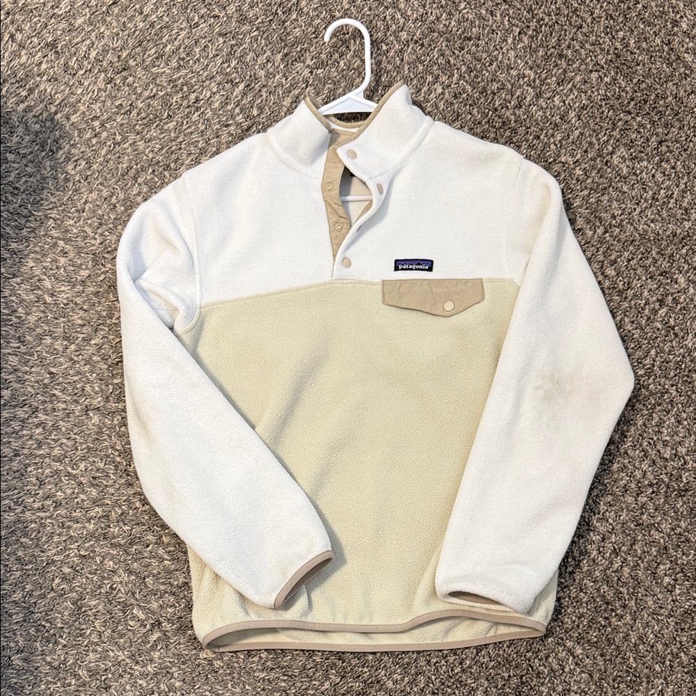 Patagonia White and Cream Fleece Jacket